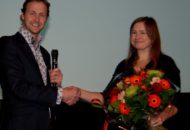 Juryvoorzitter Jim Stolze feliciteert Katarzyna Lawniczuk