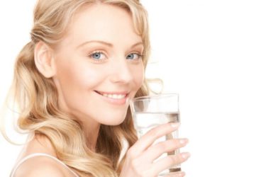 Waternet vrouw glas water