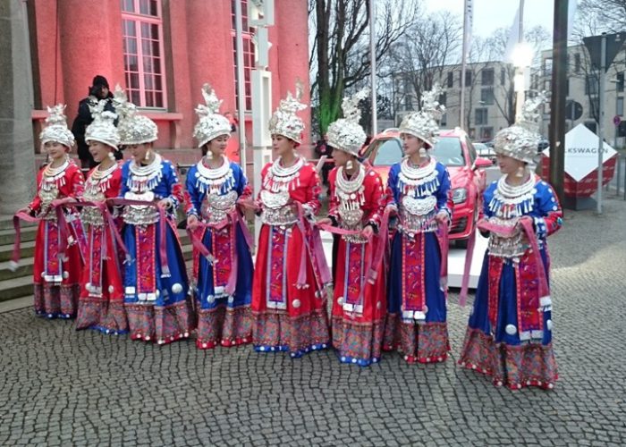 Chinese danseressen bij CeBIT 2015