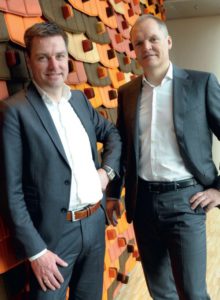 Remco Bruns, senior account executive bij Microsoft Nederland (links) en Tako Koning, directeur Enterprise & Partner Group bij Microsoft Nederland (rechts)