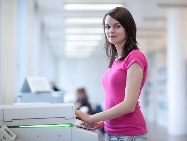 Vrouw printer