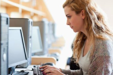 Vrouw computer