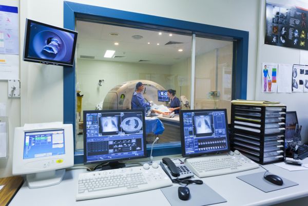 Ziekenhuis dokter mri scan onderzoek