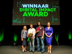 Tineke Netelenbos (ECP), GDI Foundation - winnaars van de Impact Award, Lotte de Bruijn (Nederland ICT)