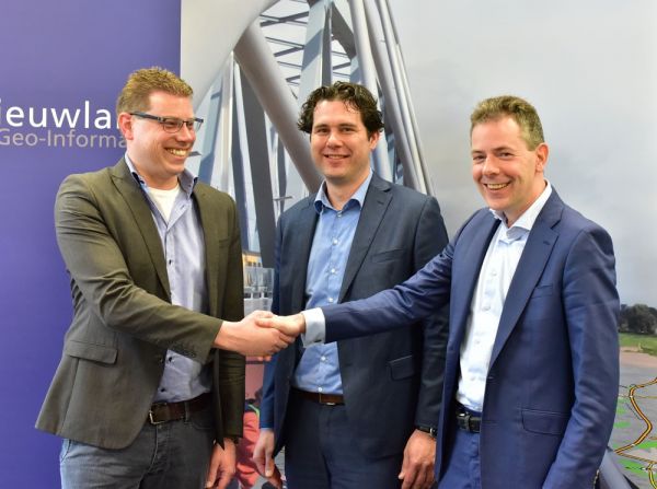 Maarten van der Hoek (directeur Nieuwland), Boris van Luipen (directeur operations IntellinQ), Milan Uitentuis (commercieel directeur IntellinQ)