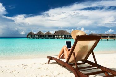 zon strand vrouw ligstoel tropen tropisch vakantie reizen