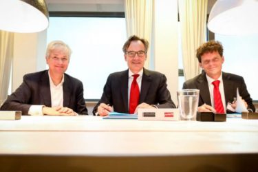 V.l.n.r.: Engbert Verkoren, ceo van Conclusion, Rien Wertheim, directeur Furore, en Rob Mulders, directeur Furore.