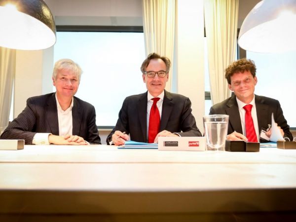 V.l.n.r.: Engbert Verkoren, ceo van Conclusion, Rien Wertheim, directeur Furore, en Rob Mulders, directeur Furore.