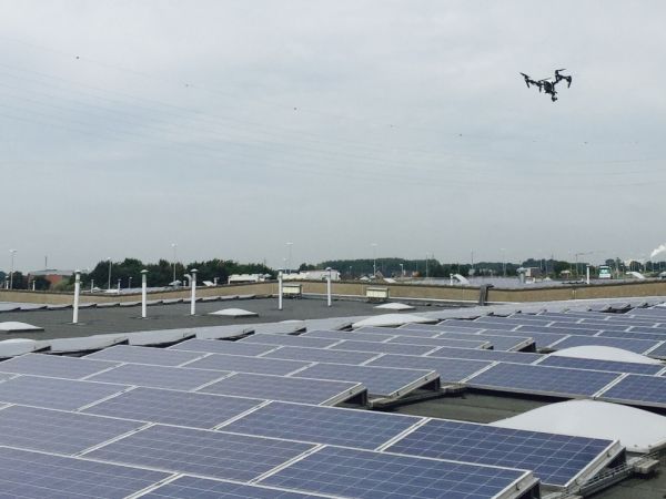 Eneco controleert zonnepanelen met DroneGrid