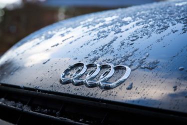 auto in de regen