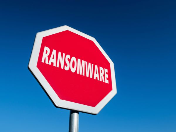 stopbord met tekst: ransomware