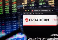 beeldscherm met logo van Broadcom