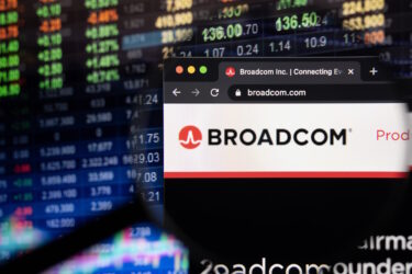 beeldscherm met logo van Broadcom
