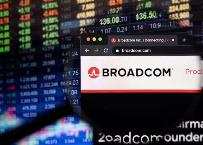 beeldscherm met logo van Broadcom
