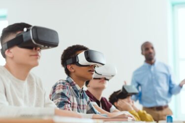 Jongeren, tieners, met vr-bril