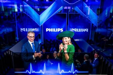 Koningin Maxima en Philips ceo Roy Jakobs AVG