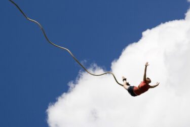 Mitz sprong in het diepe cloud 'Trust Us'